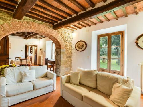 Villa With Private Pool, 3 Km From Cortona, 3 Apartments