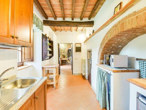 Villa With Private Pool, 3 Km From Cortona, 3 Apartments