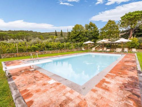 Villa With Private Pool, 3 Km From Cortona, 3 Apartments