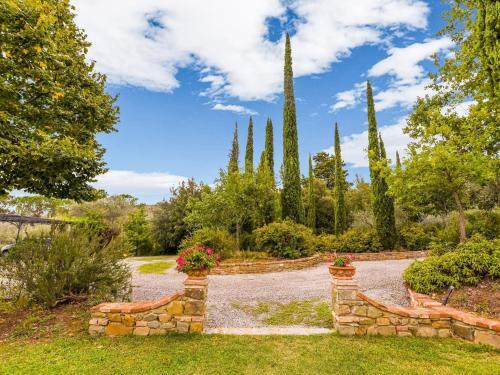 Villa With Private Pool, 3 Km From Cortona, 3 Apartments