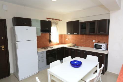 Villa Argo 3 - Beachfront, Big Gardens, Location!