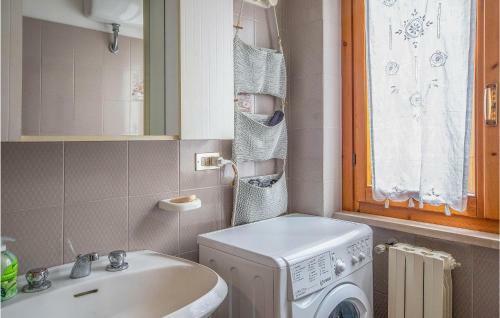 Stunning Apartment In Grottammare With 2 Bedrooms