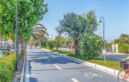 Stunning Apartment In Grottammare With 2 Bedrooms