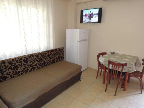 Nikolas Apartments