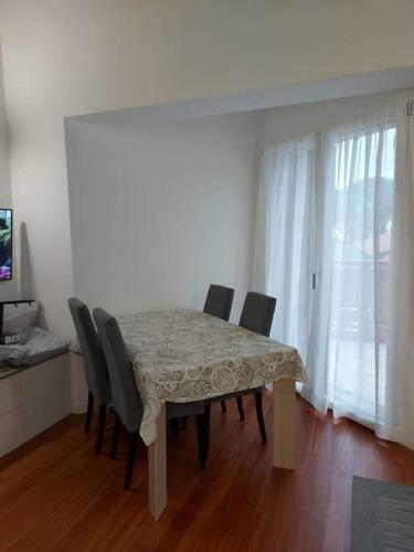 Apartamento Incantevole Appartamento Con Piscina E Vista Monti