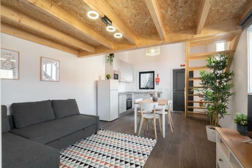 Stylish Duplex House - Terrace & River View