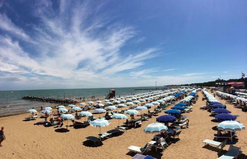 Apartamento Very Nice Studio With Seaview Terrace Close To The Beach
