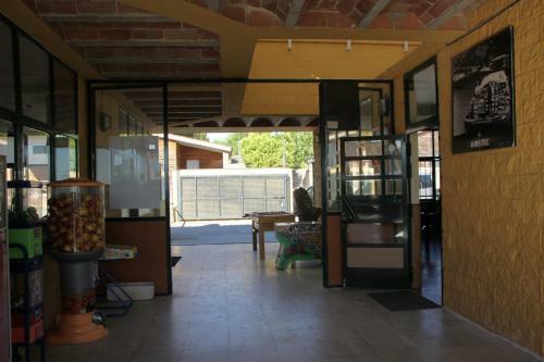 Hostal - Bungalows Camping C�ceres