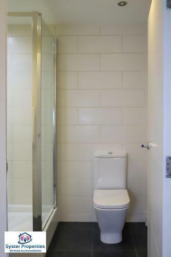 Syster Properties Serviced Accommodation Leicester 5 Bedroom House Glen View