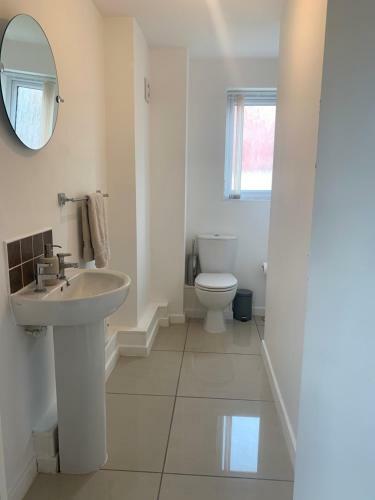 2 Bed House Waterside Luxury Living, Central Area