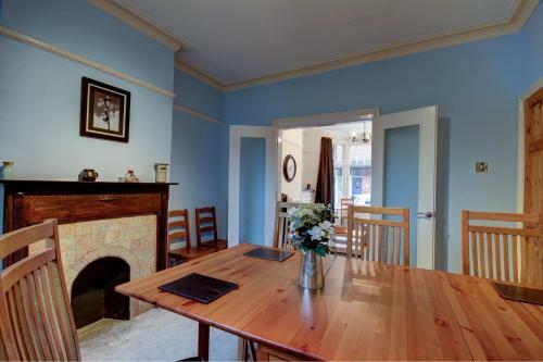 Merton House - Entire Modern City Centre Home