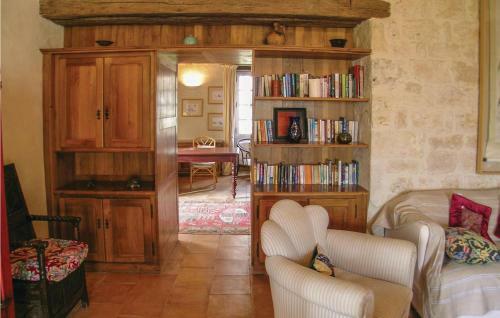 Six-bedroom Holiday Home In Beauville