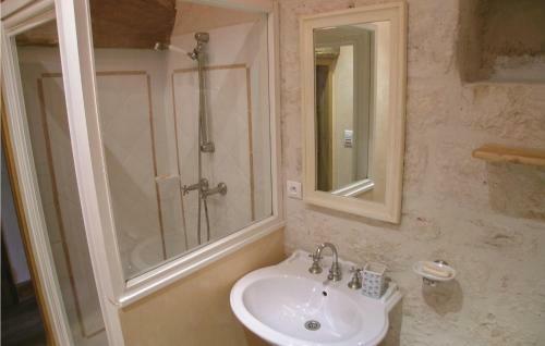 Six-bedroom Holiday Home In Beauville