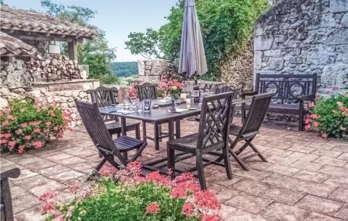 Six-bedroom Holiday Home In Beauville