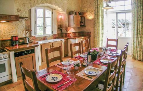 Six-bedroom Holiday Home In Beauville