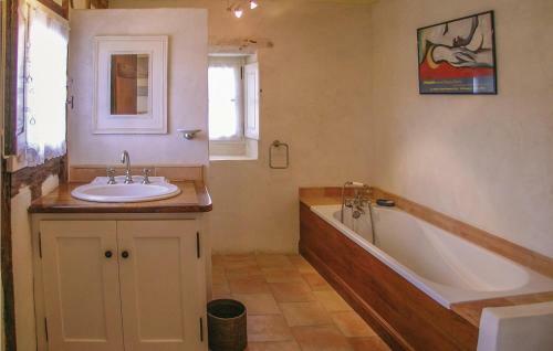 Six-bedroom Holiday Home In Beauville