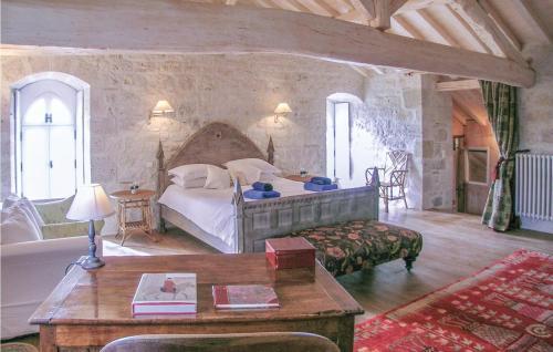 Six-bedroom Holiday Home In Beauville