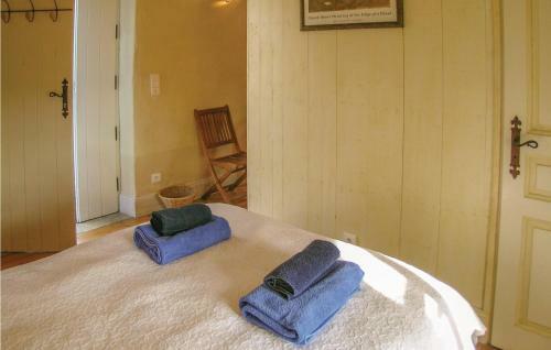 Six-bedroom Holiday Home In Beauville