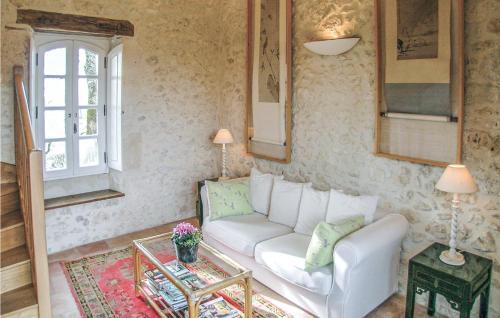 Six-bedroom Holiday Home In Beauville