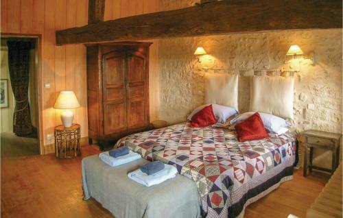 Six-bedroom Holiday Home In Beauville