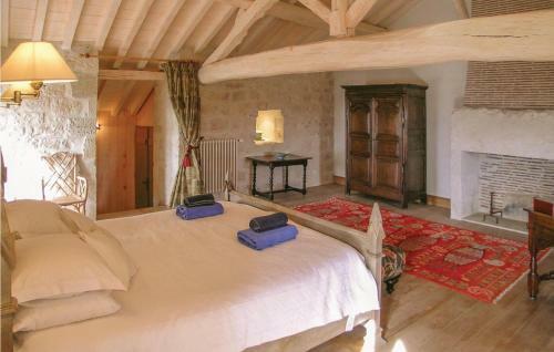 Six-bedroom Holiday Home In Beauville