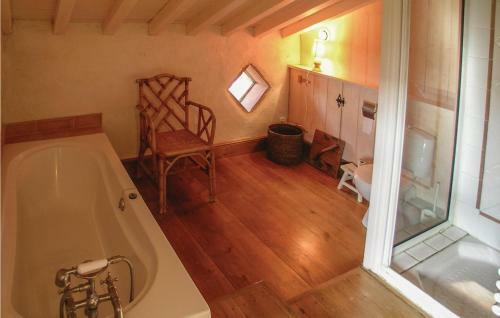 Six-bedroom Holiday Home In Beauville