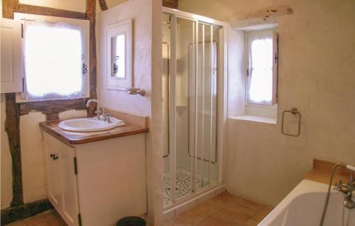 Six-bedroom Holiday Home In Beauville