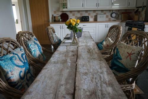 Remote And Spacious House With Sweeping Sea Views Towards Tenby