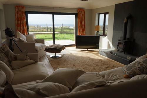 Remote And Spacious House With Sweeping Sea Views Towards Tenby