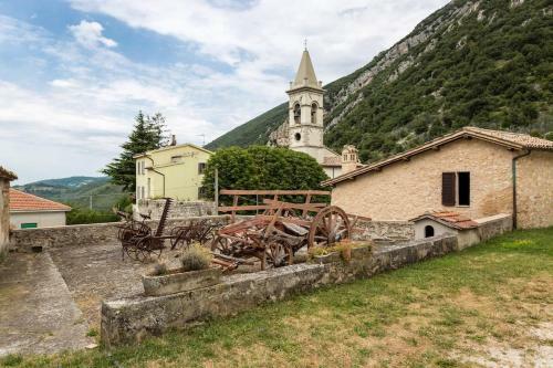 Casa Ridente Nella Valle Del Menotre Con Giardino