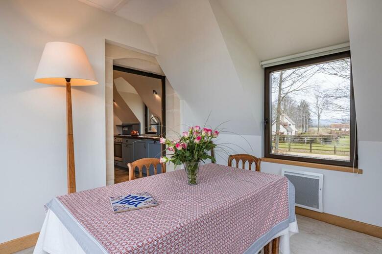 Charmante Chaumi�re Romantique Avec Piscine Chauff�e
