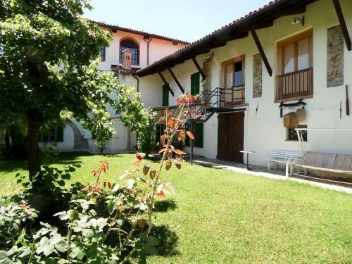 Charming Holiday Home In Niella Tanaro With Garden