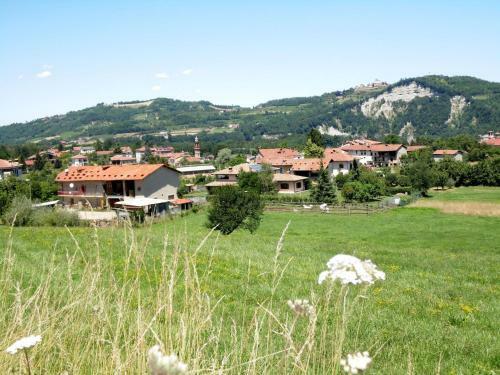 Charming Holiday Home In Niella Tanaro With Garden