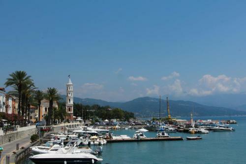 Apartamento Tra Montagne E Mare