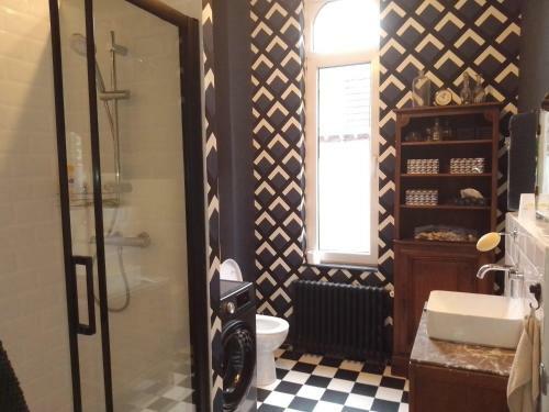 La Chambre Tout L�-haut