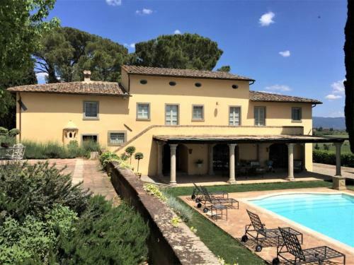 Inviting Villa At Cortona With Private Fenced Garden