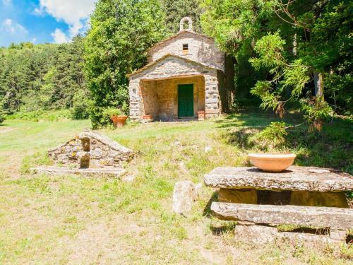 Rustic Farmhouse In Cortona With Private Garden