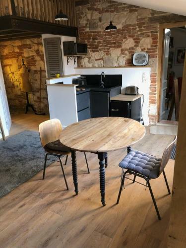 Location Loft D'artiste Dans Village Pittoresque