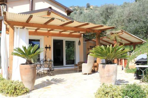 Villa Mit Privaten Schwimmpool Undaussenwhirlpol