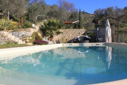 Villa Mit Privaten Schwimmpool Undaussenwhirlpol