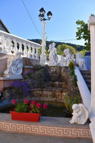 Maison de 2 Chambres Avec Vue Sur La Mer Et Jardin Clos A Pierre Chatel