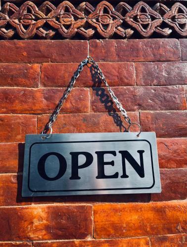 Hotel Empire & Rooftop Restaurant