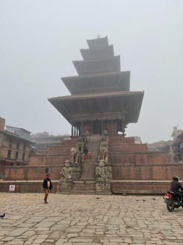 Hotel Empire & Rooftop Restaurant