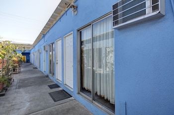 Pavilions Motel