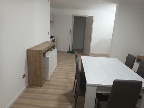 Apartamento Ampio Bilocale Seminterrato 80mq