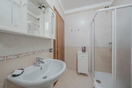 Apartamento Trilocale A Pochi Passi Dal Lago Con Posto Auto
