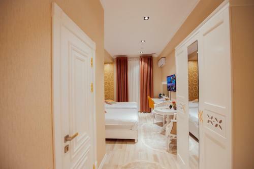 Silk Road Empire Hotel