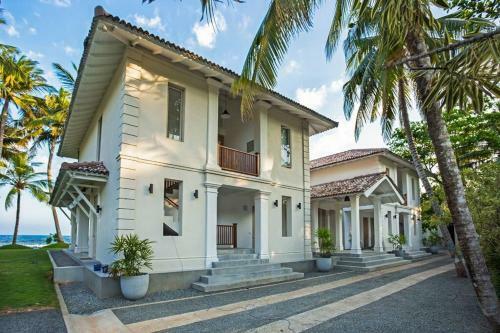 Nilwella Palms - Fabulous Beachfront Villa