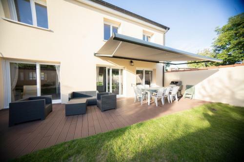Villa Champenoise Yourhosthelper