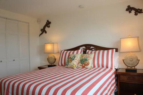 Romantic,walk To Beach,pool,tennis,mod1 B/room Apt